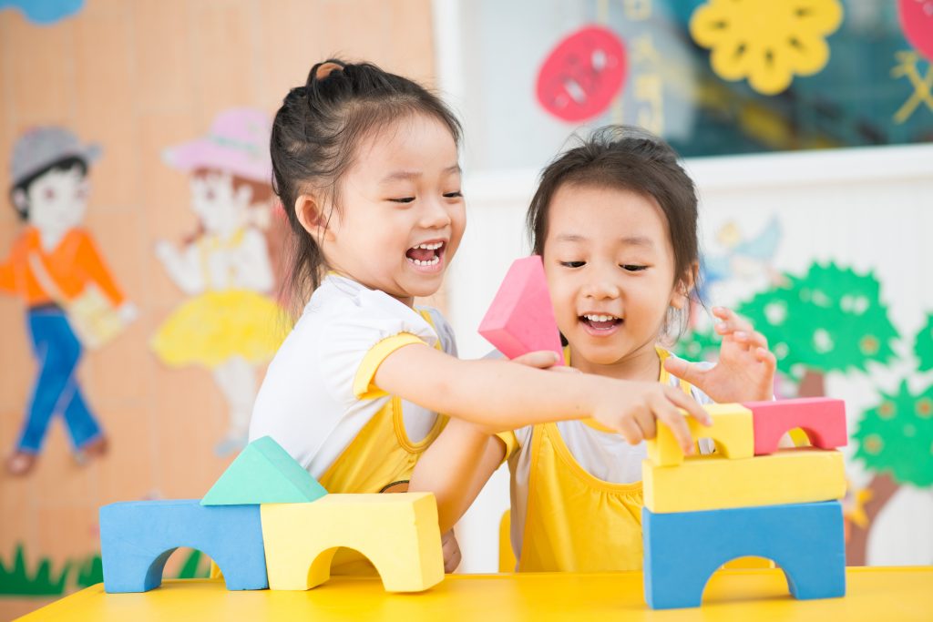 kids playing in our Spanish playgroup